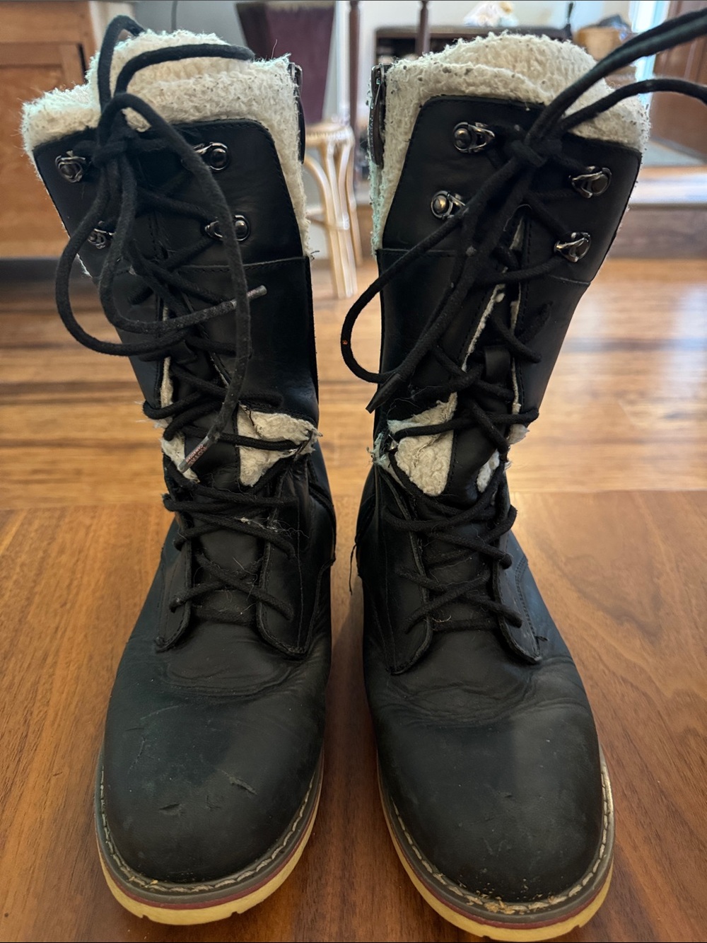 Royal Canadian Black leather lace-Up Women's 9 Winter Boots w Shearling Lining